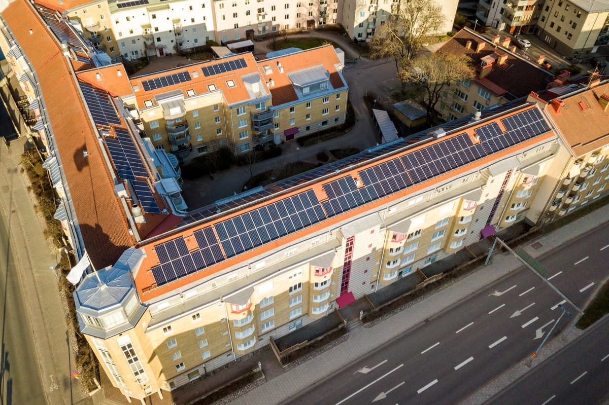 Pannelli solari sul tetto condominiale: quali permessi?