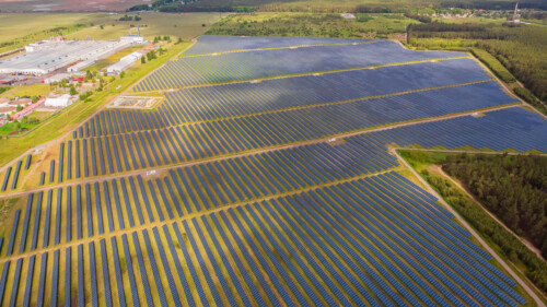 centrale-solare-nel-campo-veduta-aerea-di-pannelli-solari (2) centrale-solare-nel-campo-veduta-aerea-di-pannelli-solari (2)